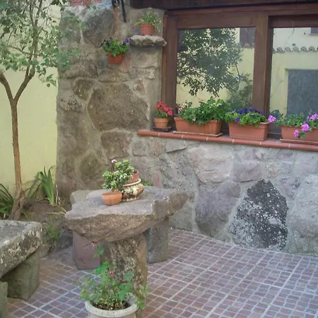 Alojamento de Acomodação e Pequeno-almoço Sa Rosa E Su Trapperi 3*